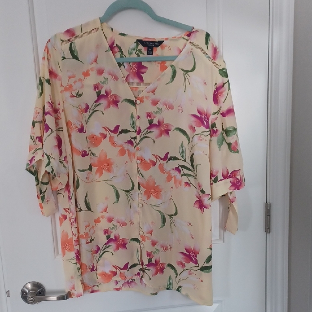 Investments Yellow Floral V-Neck Button-Front Blouse